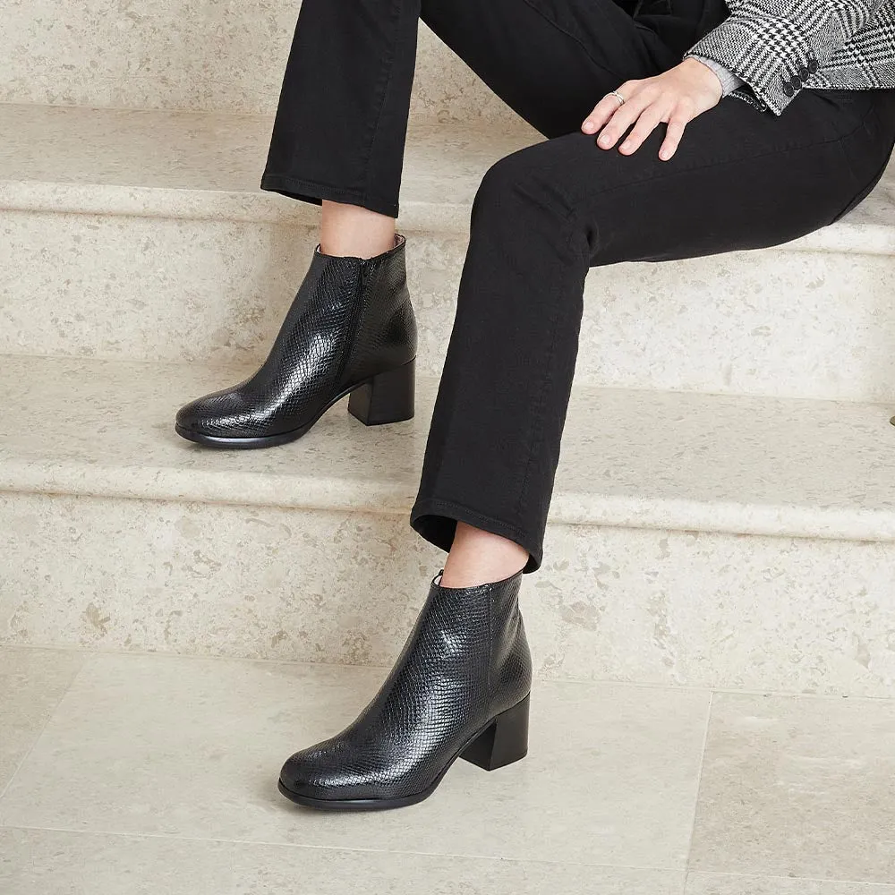 Soft Cushioned Upper Smart Choice Frankie: Black Snake Print Leather