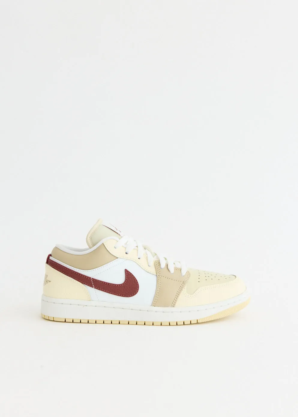 Easy Slip On Comfortable to wear Women's Air Jordan 1 Low 'White Red Sepia' Sneakers