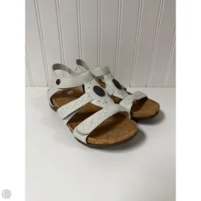 night stroll Mountain Path Sandals Flats By Bearpaw In White, Size: 6