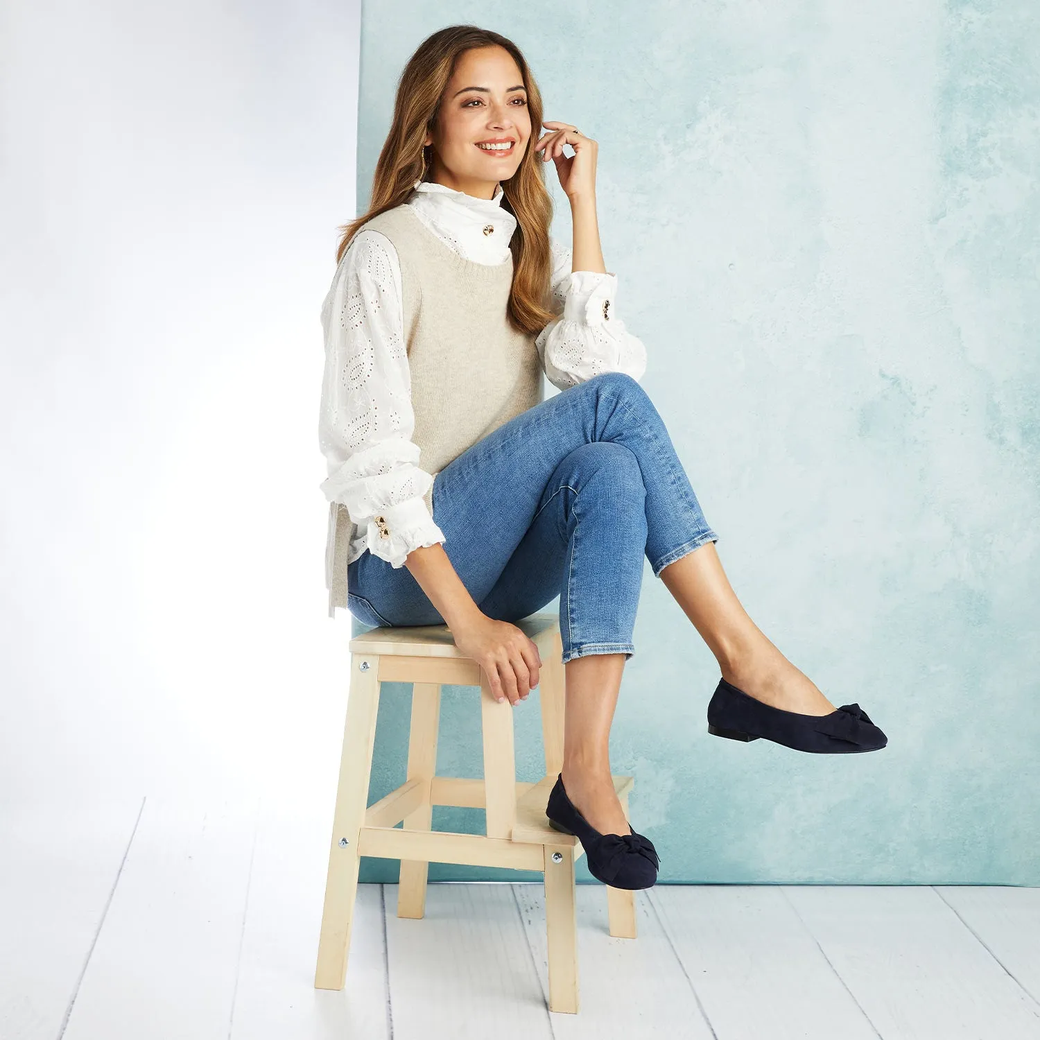Stay Chill Bend Step Lola: Navy Suede