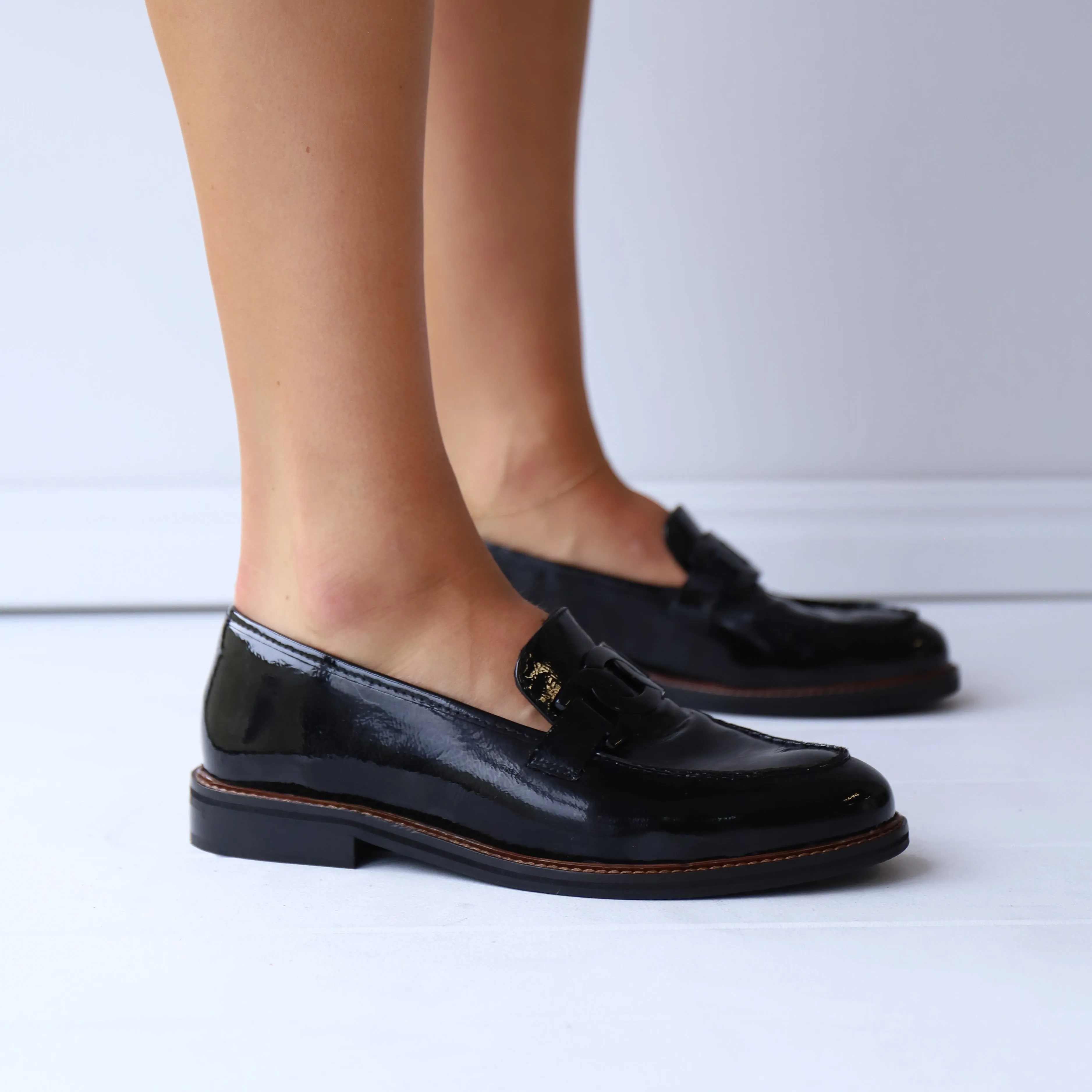 11203 Black Patent Comfort Padding