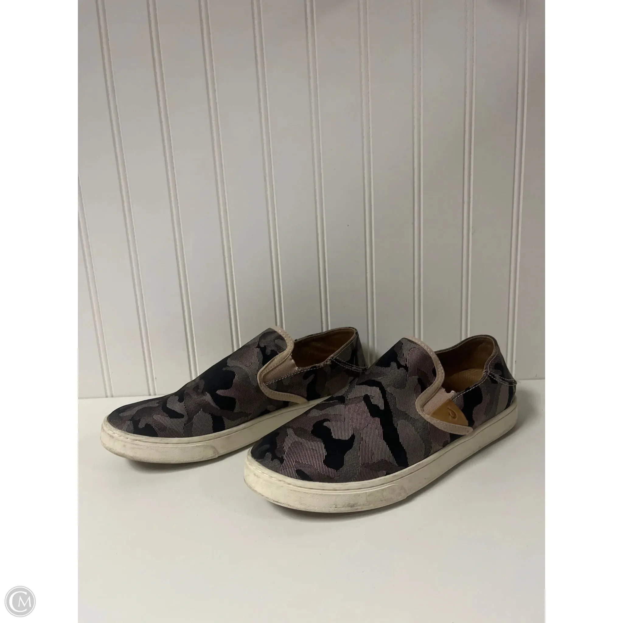 Zip Design Shoes Athletic By Olukai In Camouflage Print, Size: 8.5