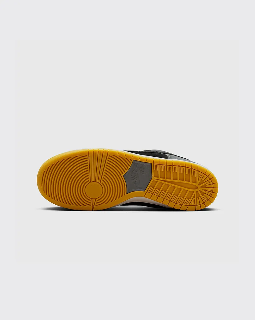 Outfit Upgrade Comfort Linings Nike SB Dunk Low Pro Shoe - Smoke Grey/Black