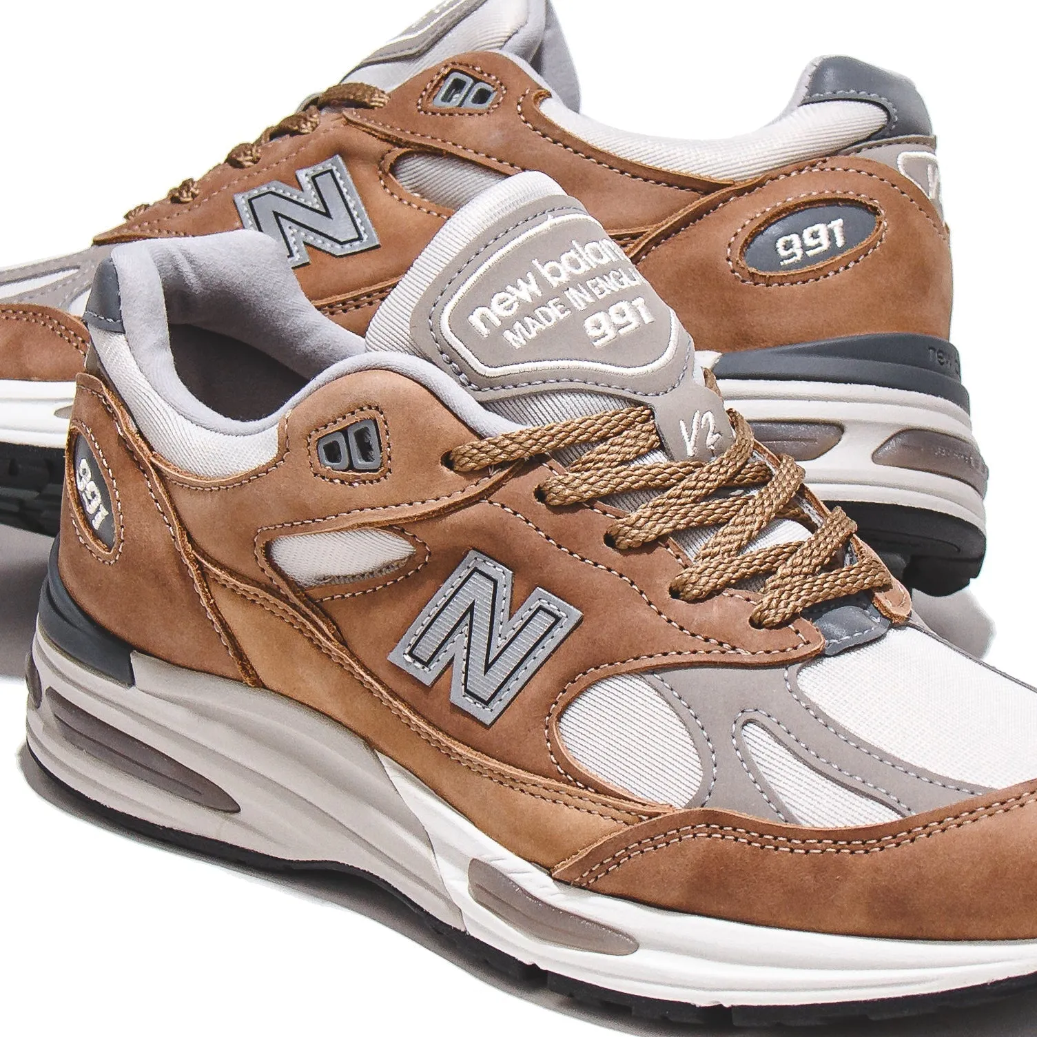 Kinetic Fit System cross - training shoe versatility New Balance Unisex 991v2 Coco Mocca Made In UK U991TB2