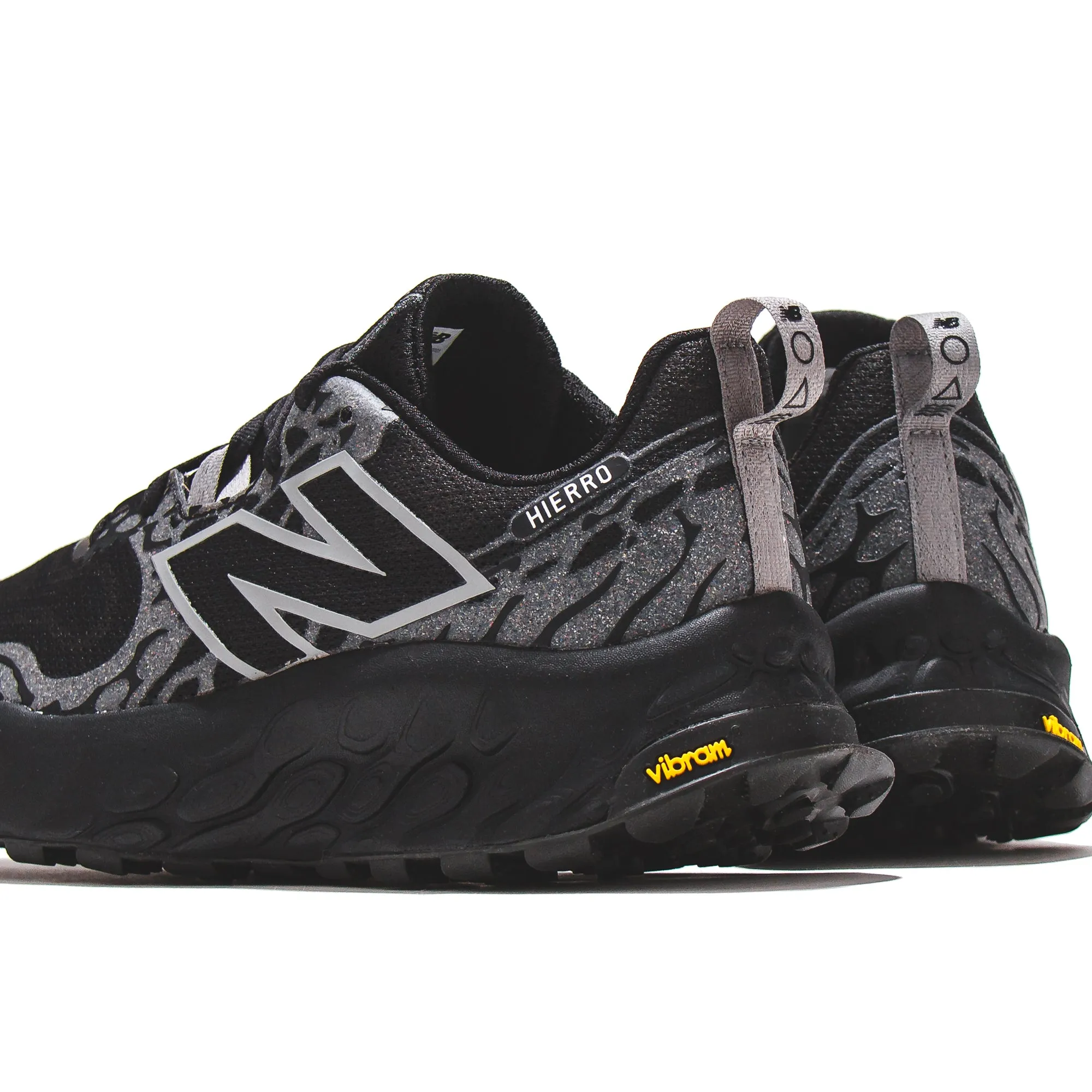 New Balance Men Fresh Foam X Hierro v8 Black MTHIERK8 Thermoregulating Layers Non Slip Grip Pattern
