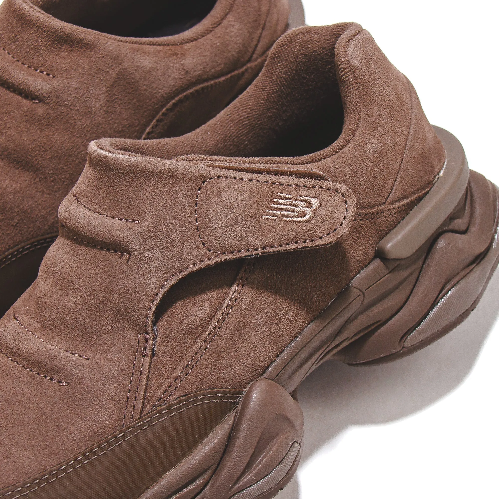 medium fit New Balance Unisex 8040 Brown U8040UOA