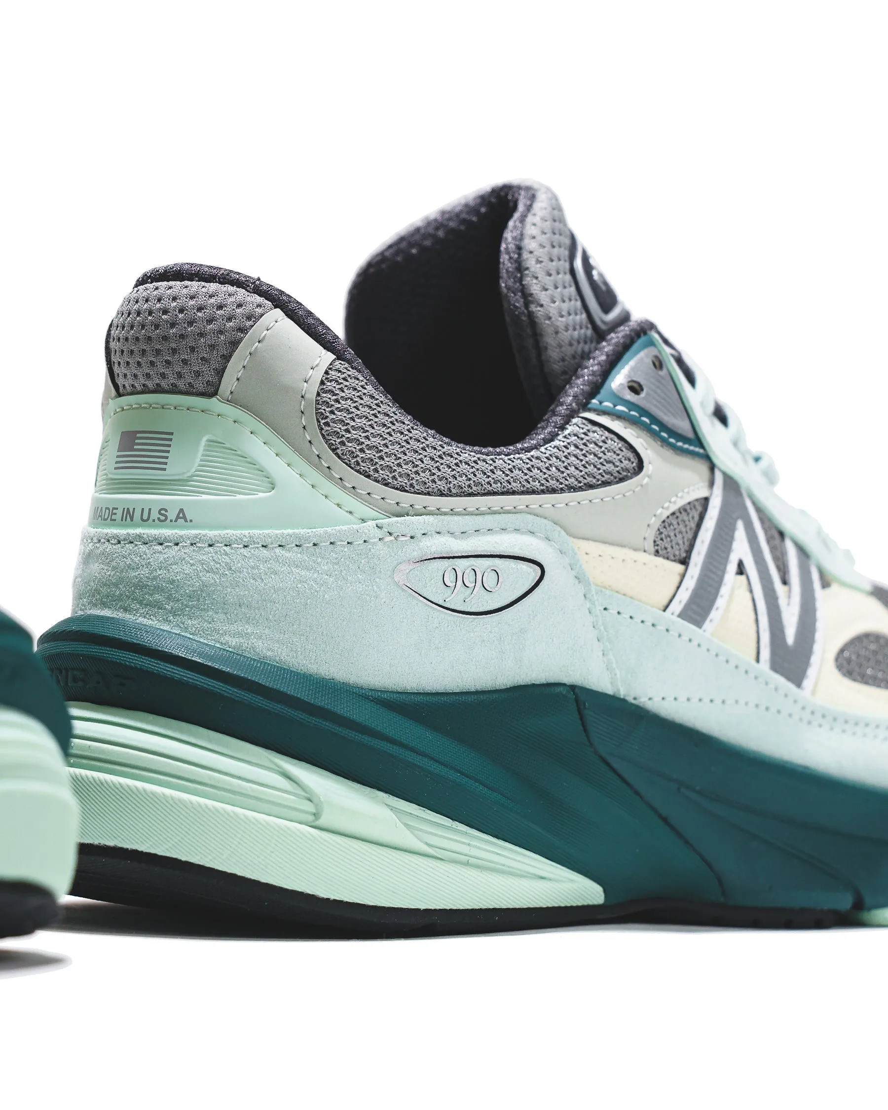 Energy Recycling Foam Balanced Ride New Balance Unisex Made in USA 990v6 Clay Ash New Spruce U990GT6