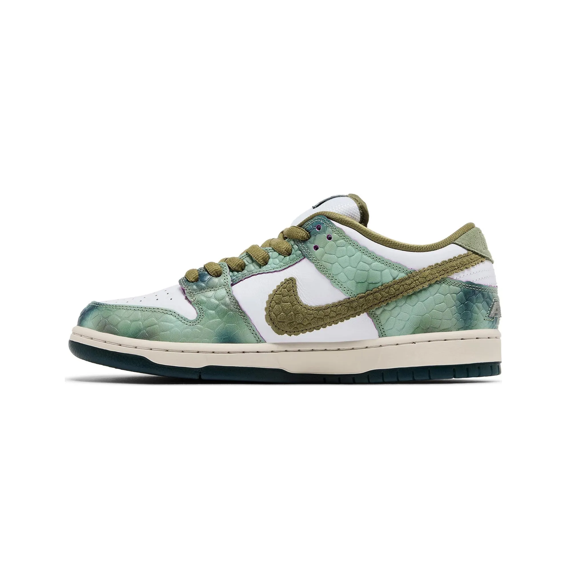 Nike SB Dunk Low Alexis Sablone 'Chameleon' (2024) Streamlined wear