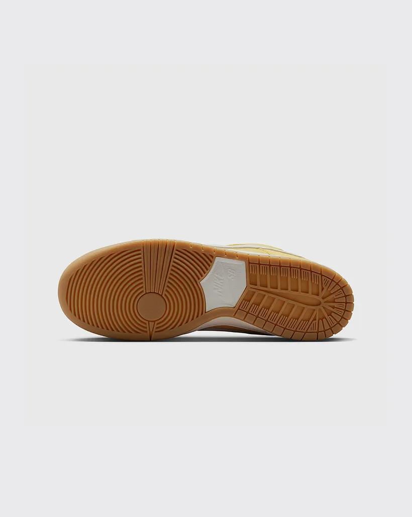 Nike SB Dunk Low Pro Shoe - Saturn Gold Weatherproof Stitching Ultra Soft Collar Padding