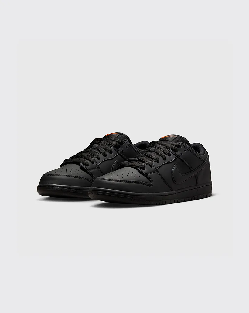 Nike SB Dunk Low Pro Shoe - Triple Black Flat Heel