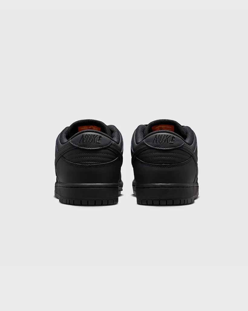 No Stitch Nike SB Dunk Low Pro Shoe - Triple Black