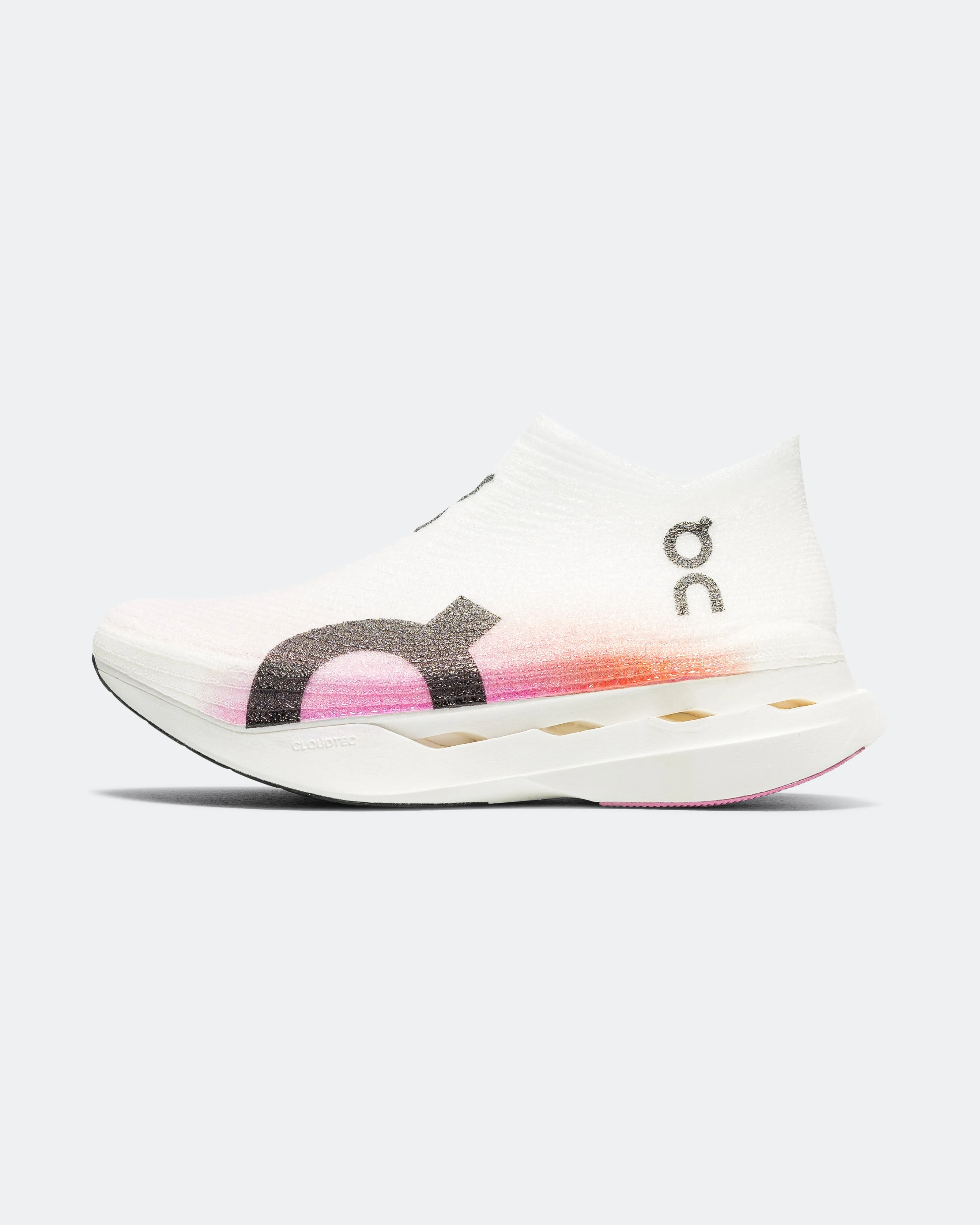 Cloudboom Strike LightSpray - White/Raspberry Relax Wear Breathable Design