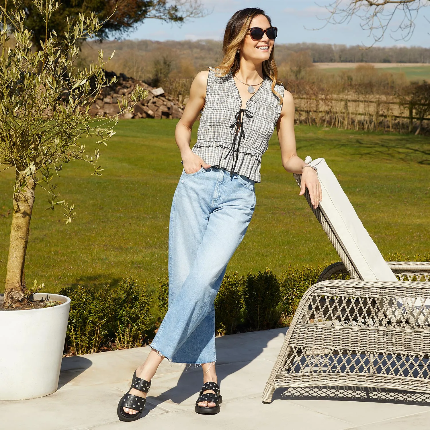 Bobbi: Black Leather Work Comfort Compression Molding