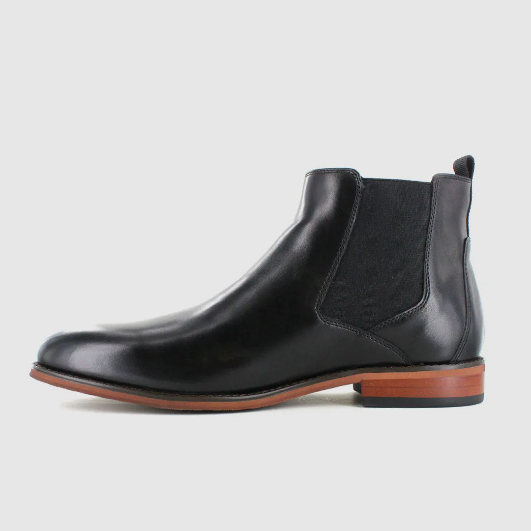 Padded Interior Rainy Day Commuter Noah Chelsea Boots Black