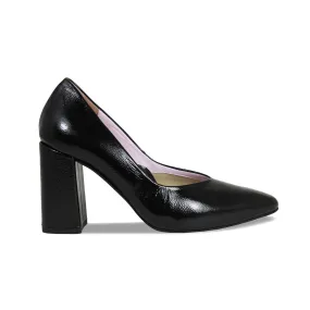 Paloma: Black Leather Fast Stride