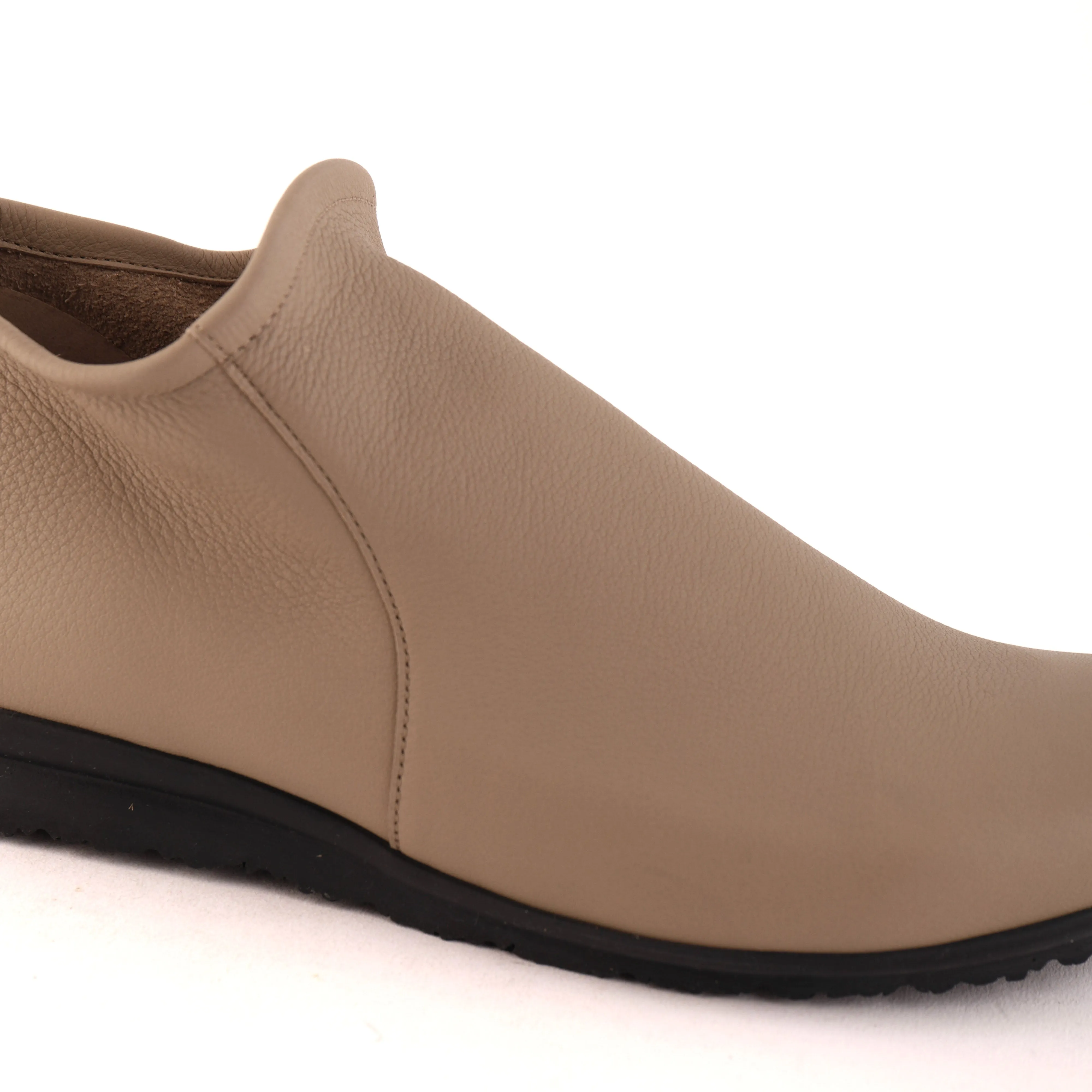 Ergonomic Shape Seamless Comfort Work Commute BABYQI Taupe