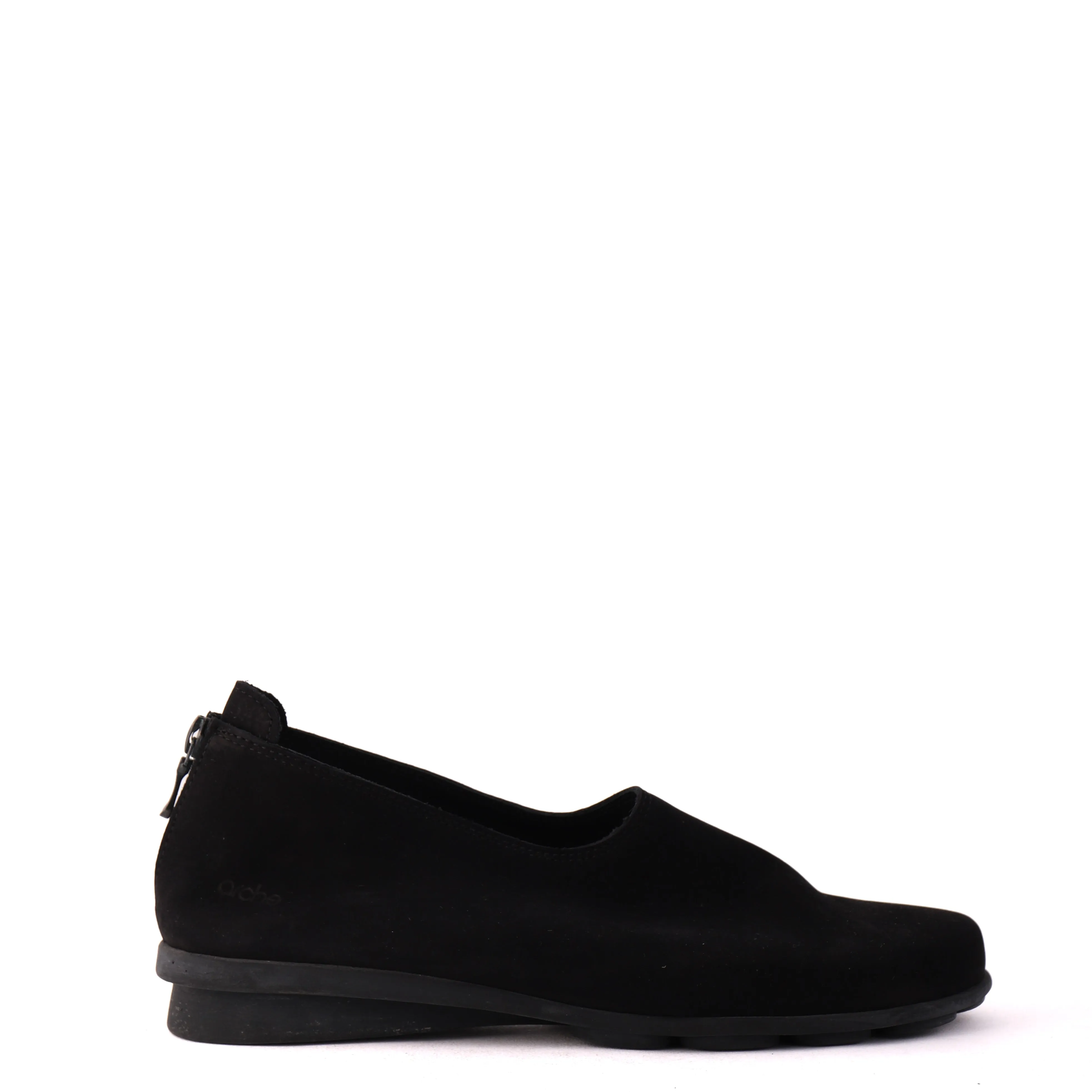 DENAKO Black Handcrafted Subtle Vibe