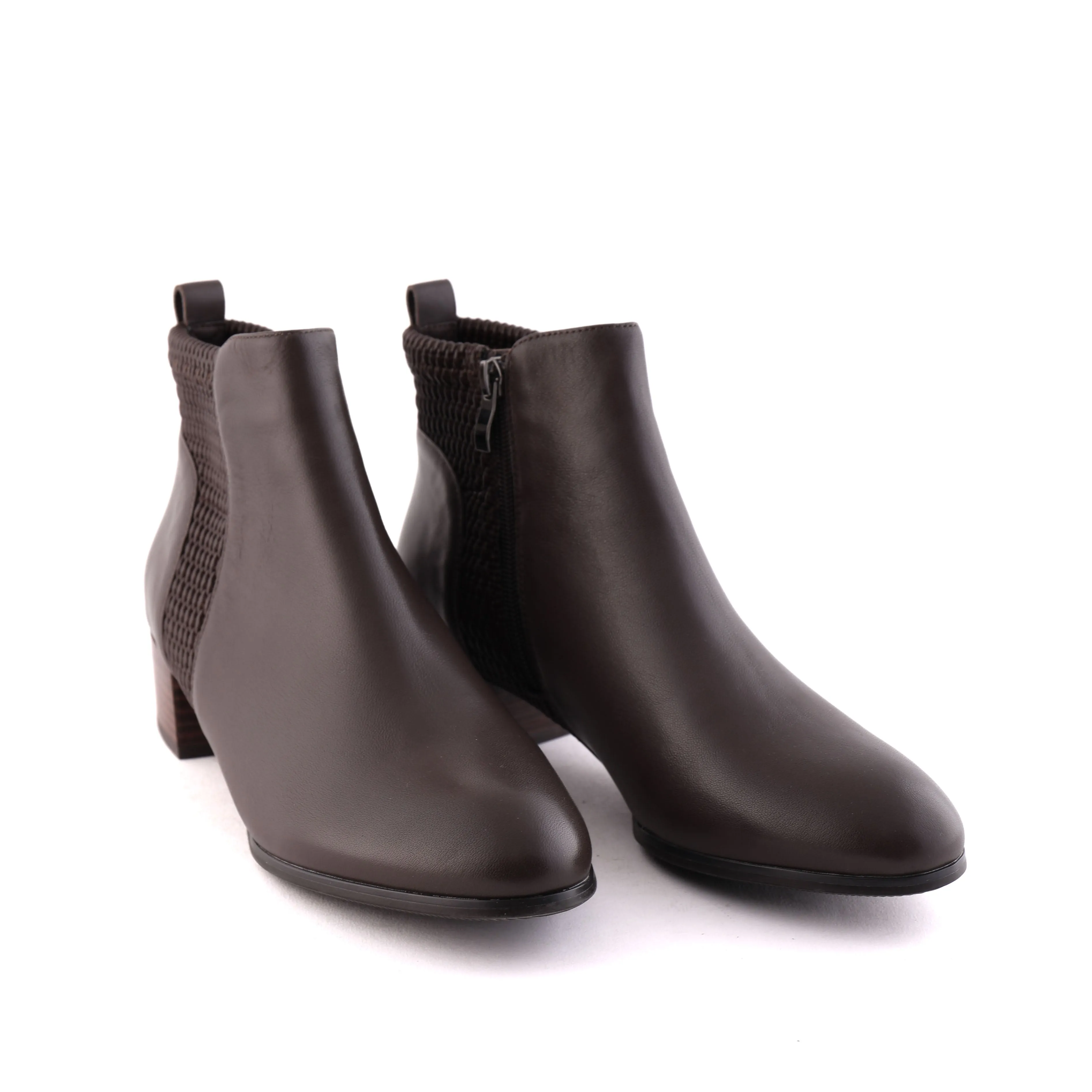 couple wear ENOCH Chocolate