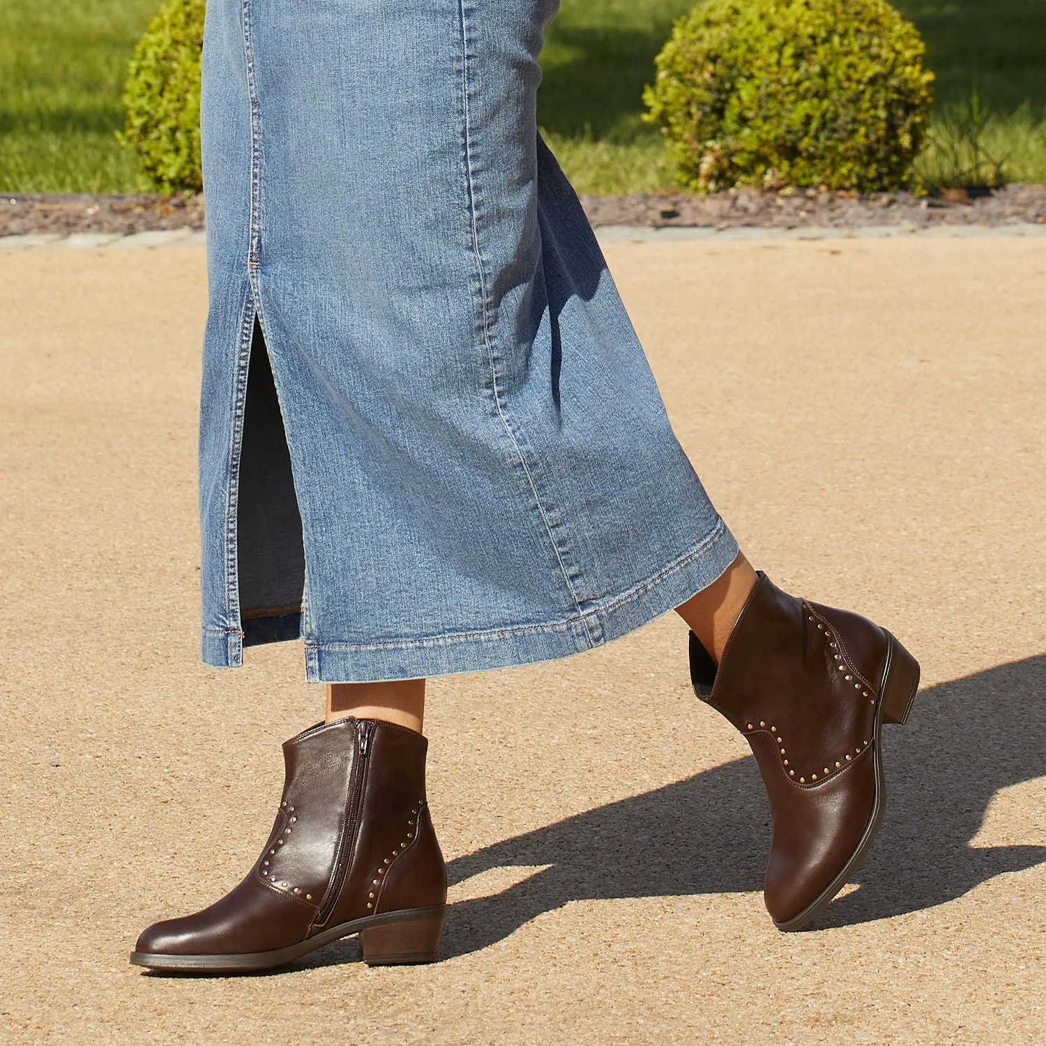 Phoenix: Chocolate Brown Leather Premium cushioning