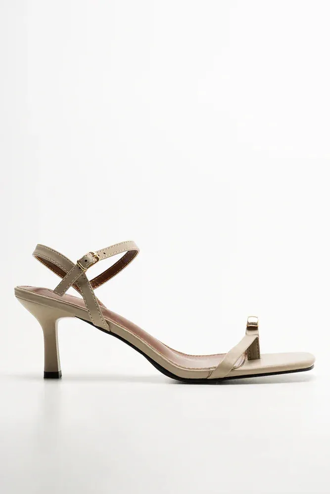 Vintage Vibe Party Ready Toe Loop Heel Sandals Natural