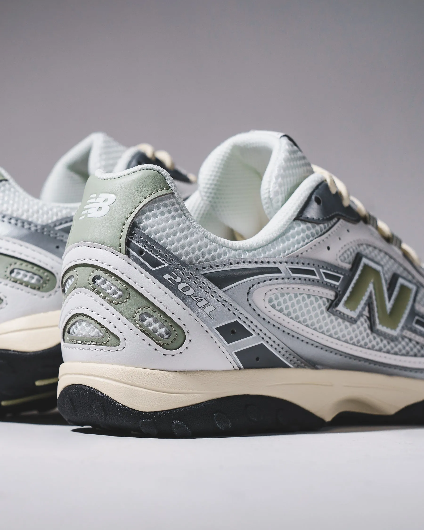 New Balance Unisex 204L Silver Metallic Black U204LSWD Anatomical Heel Counter