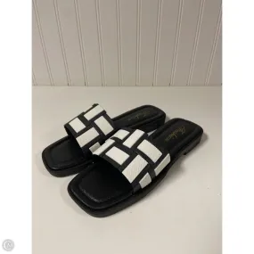 Shock Resistance Park Fun Sandals Flats By Clothes Mentor In Black & White, Size: 6.5