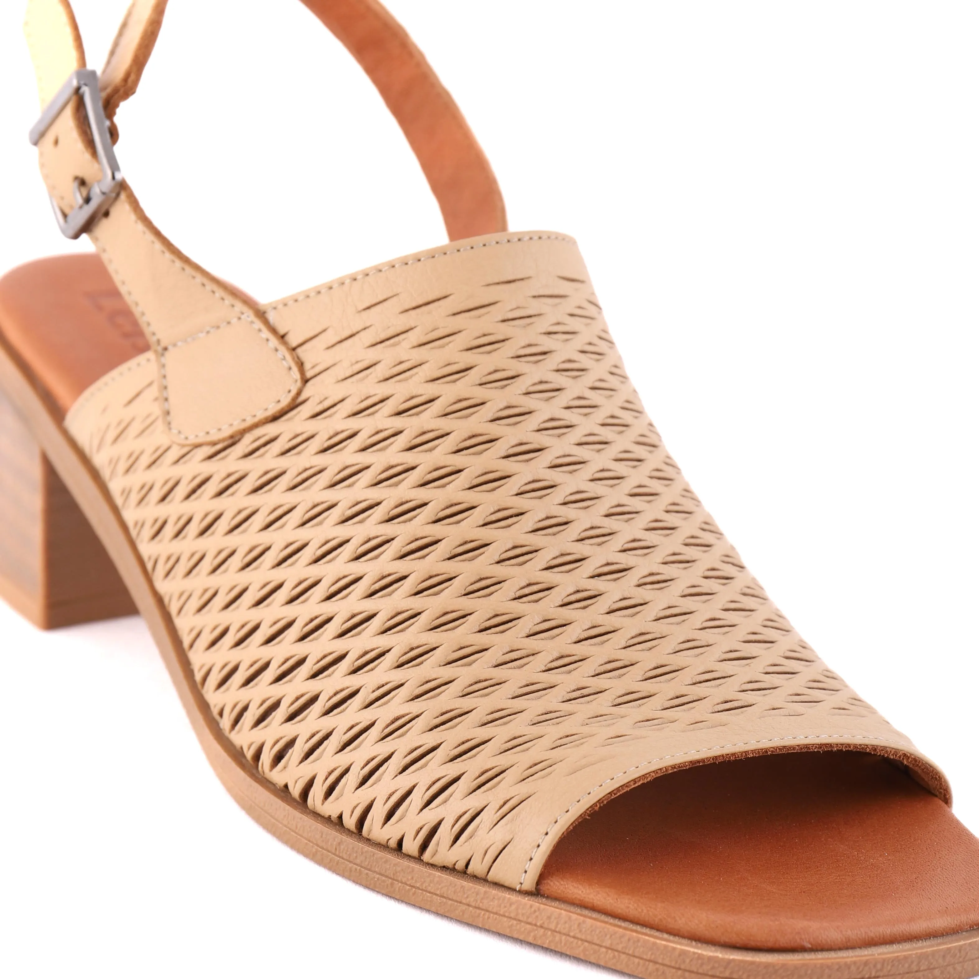 Carry Light Cruise Wear ROBERTA Camel
