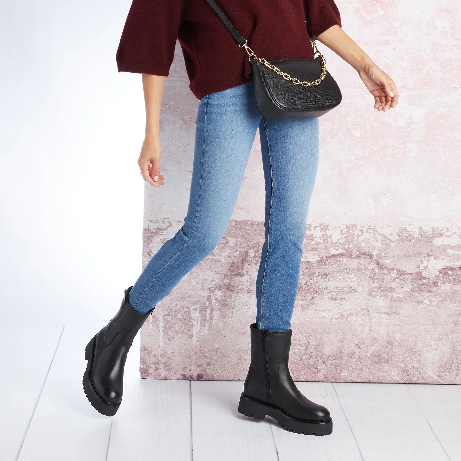 Break Hike Reign: Black Leather