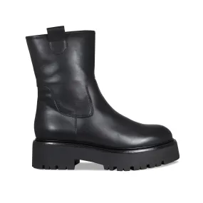 Beach Jog Reign: Black Leather