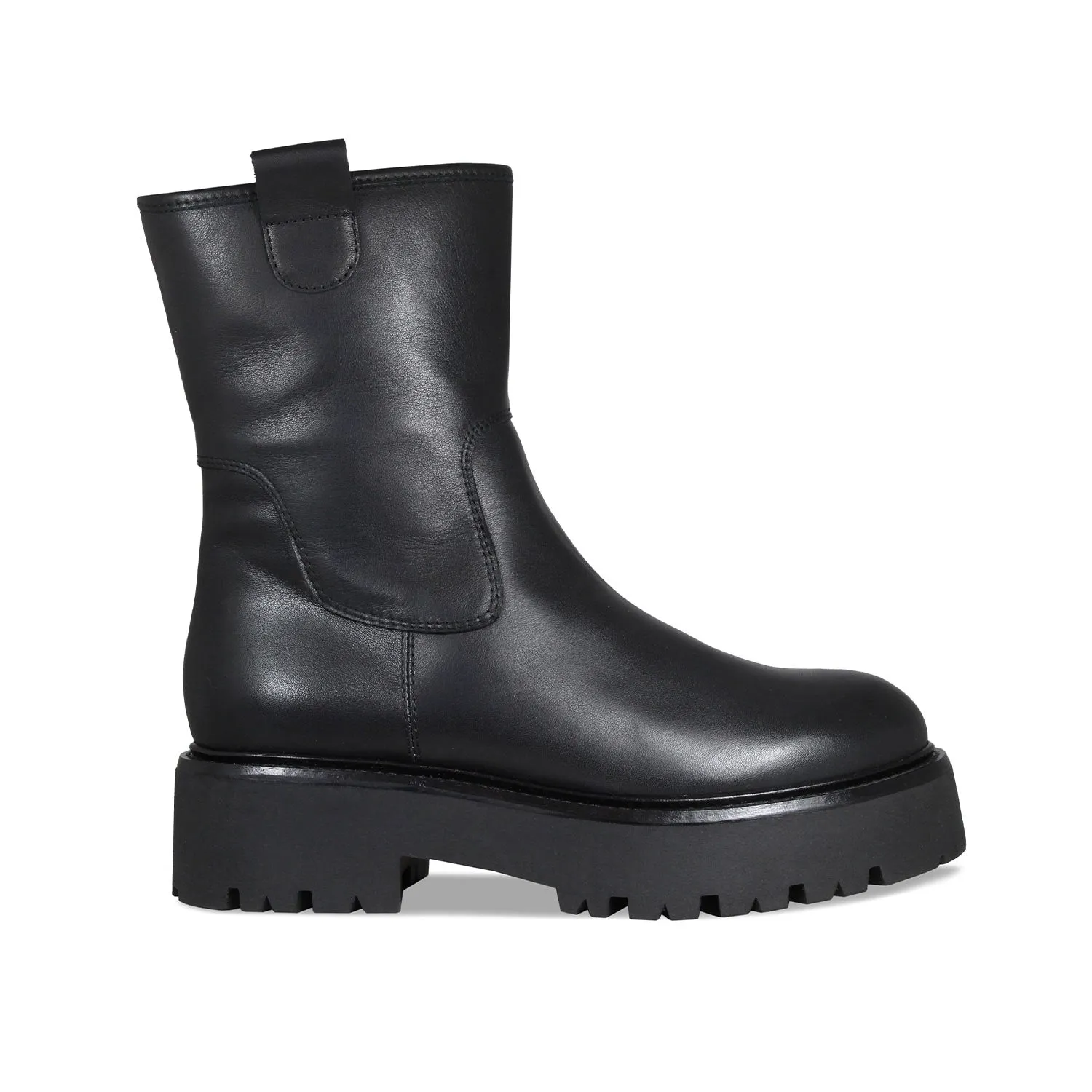 Beach Jog Reign: Black Leather