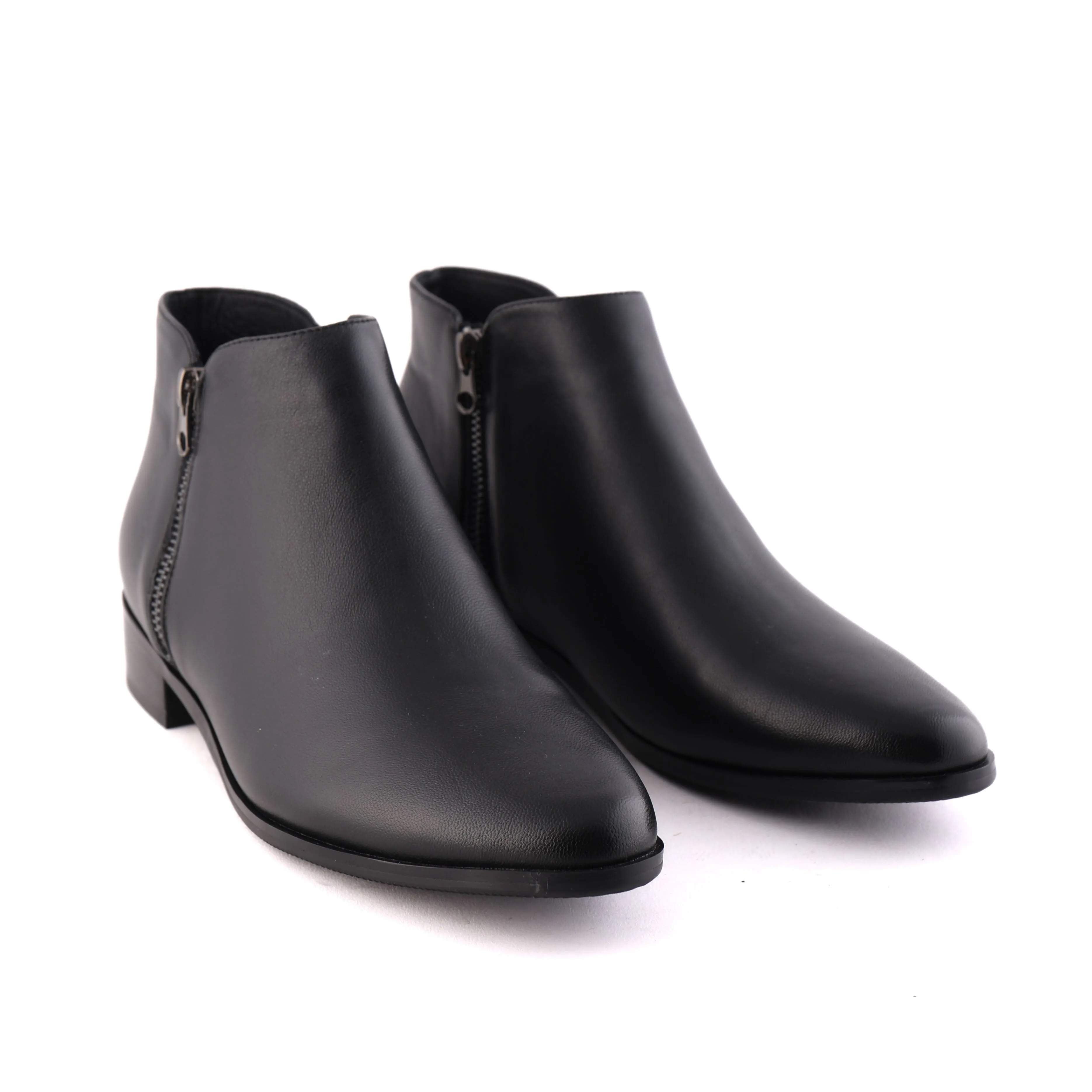 RIVER Black Leather Beach Walk