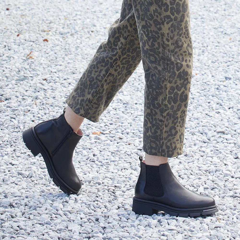 Runway: Black Leather Sand Beige