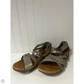 Sandals Flats By Bearpaw In Grey, Size: 9 Velcro   closure