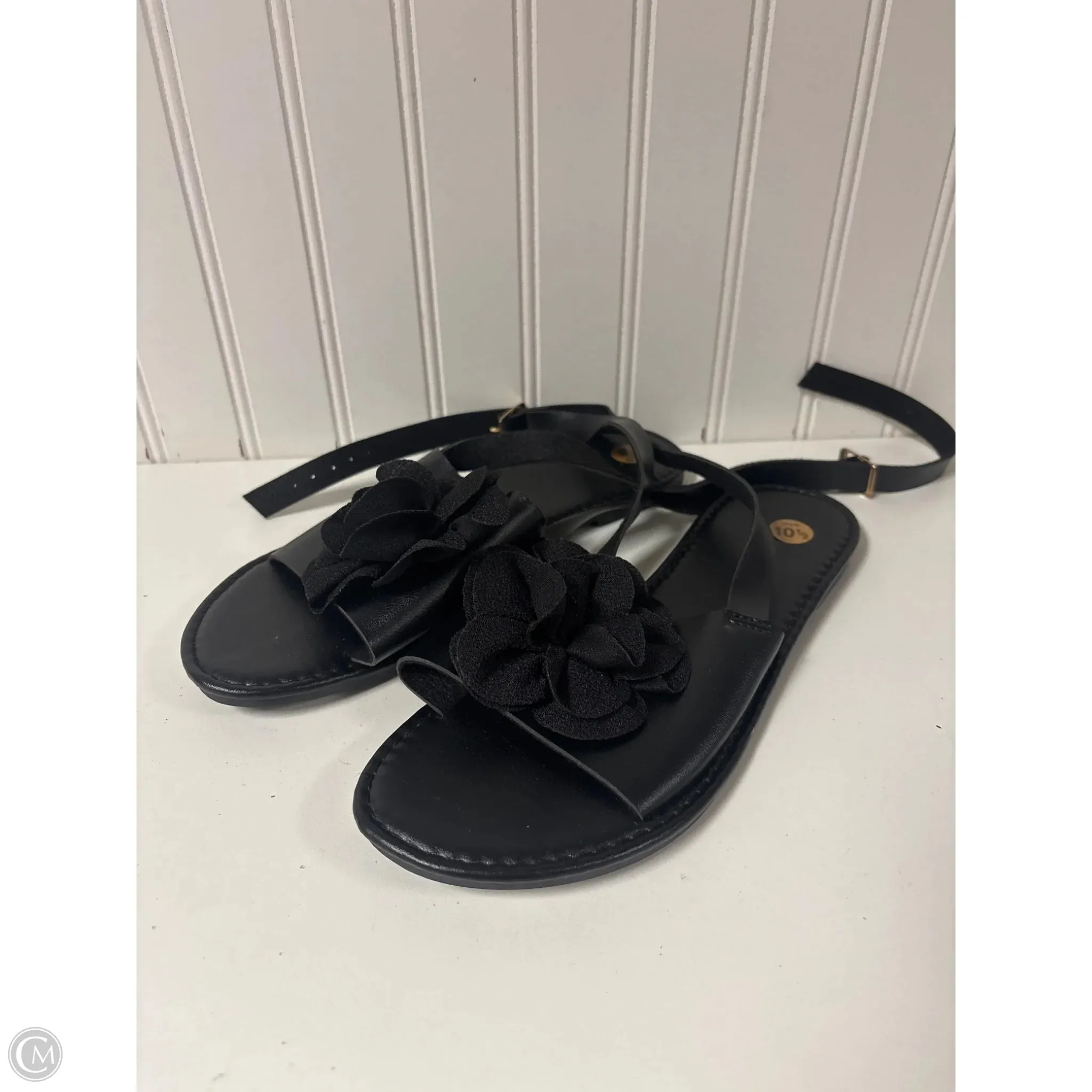 Cushioned Feel outfit pairing Sandals Flats By Clothes Mentor In Red, Size: 10.5