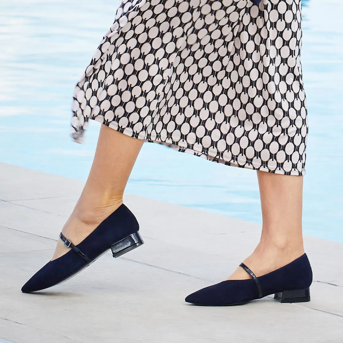 Breathable Linings Easy on Savannah: Navy Suede & Patent