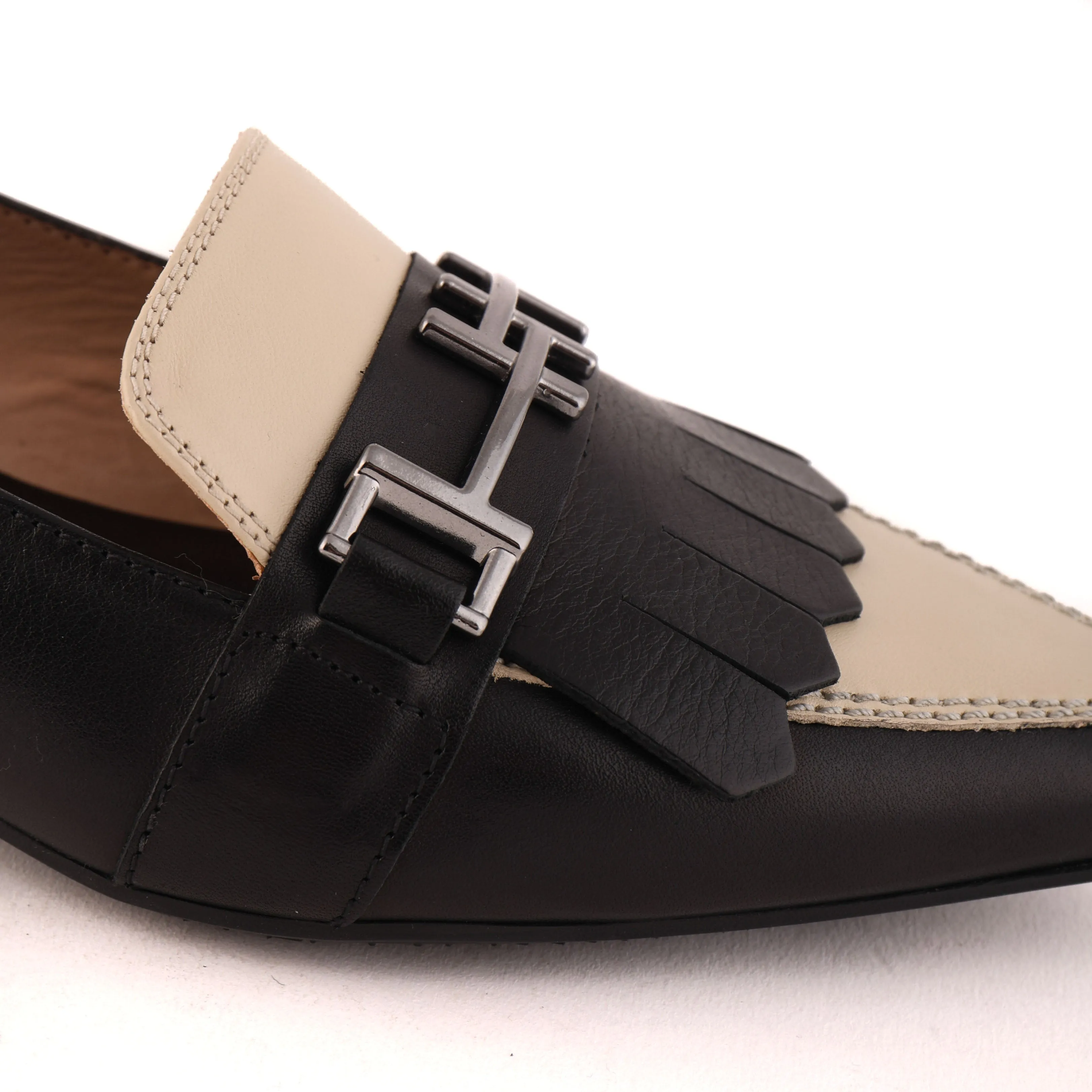 SCILIA Black and Cream Ergonomic Design