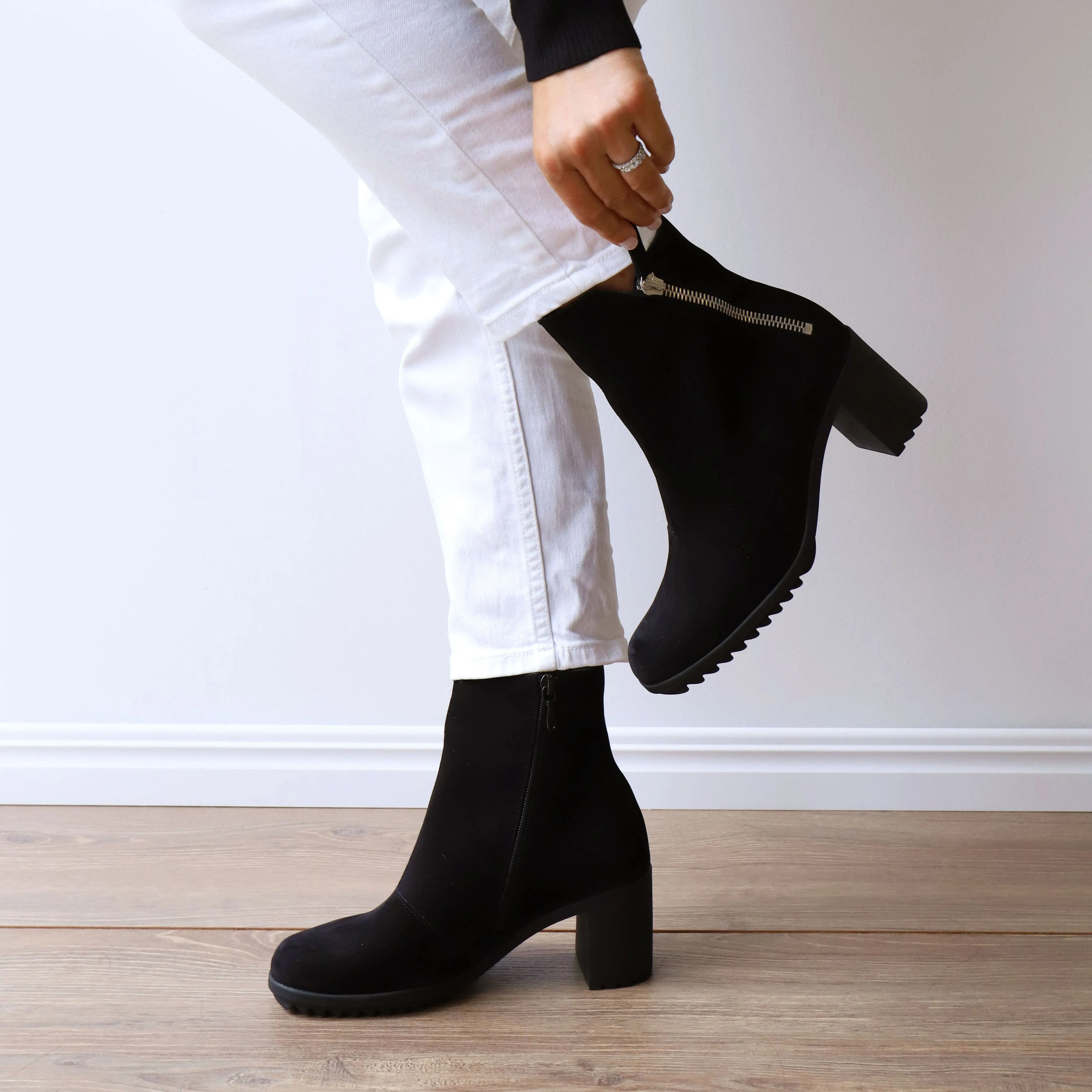 SHELBA Black Nubuck Rapid Lacing System Zip   Up Design