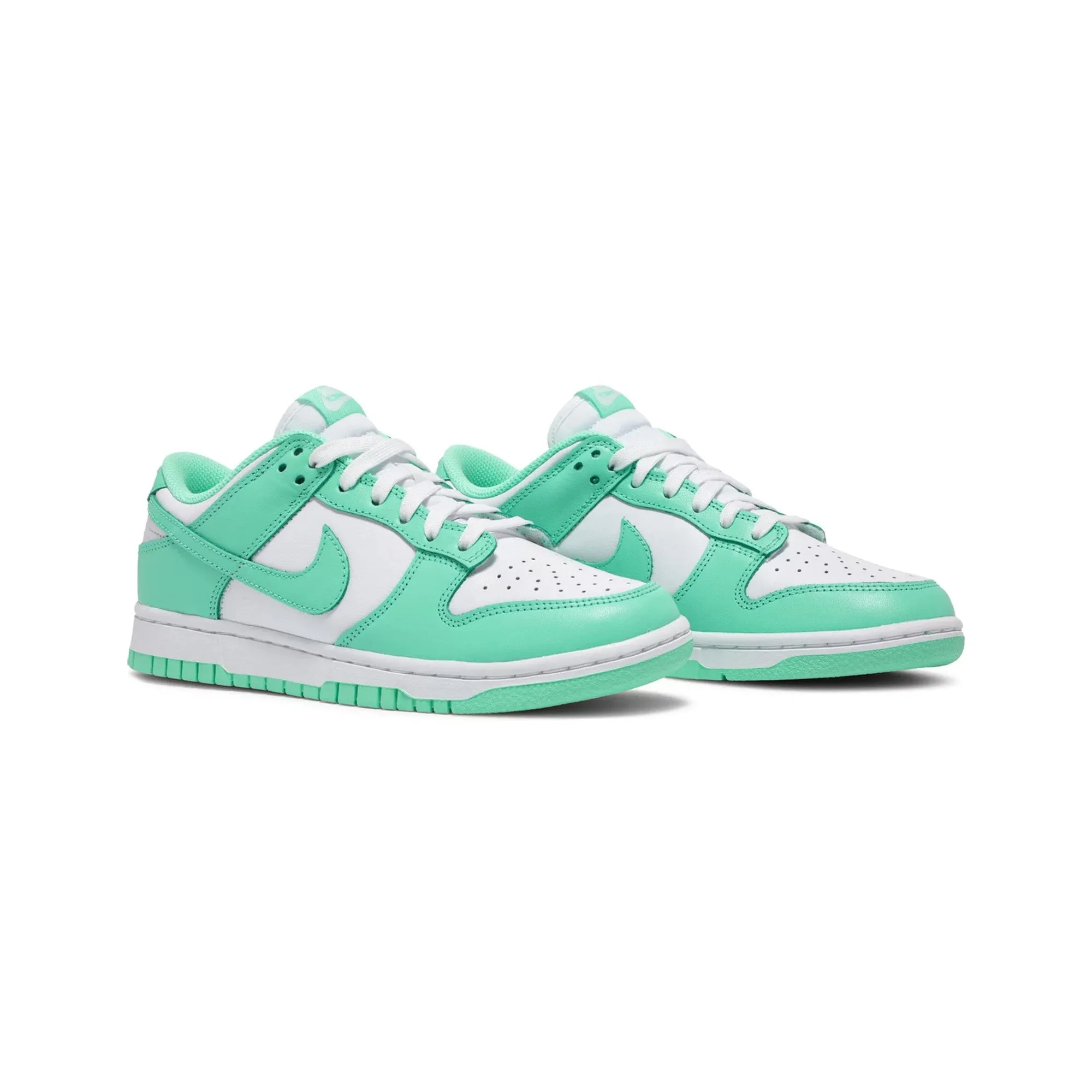 Layered Chic Step Freedom Nike Dunk Low 'Green Glow' Women's (2021)