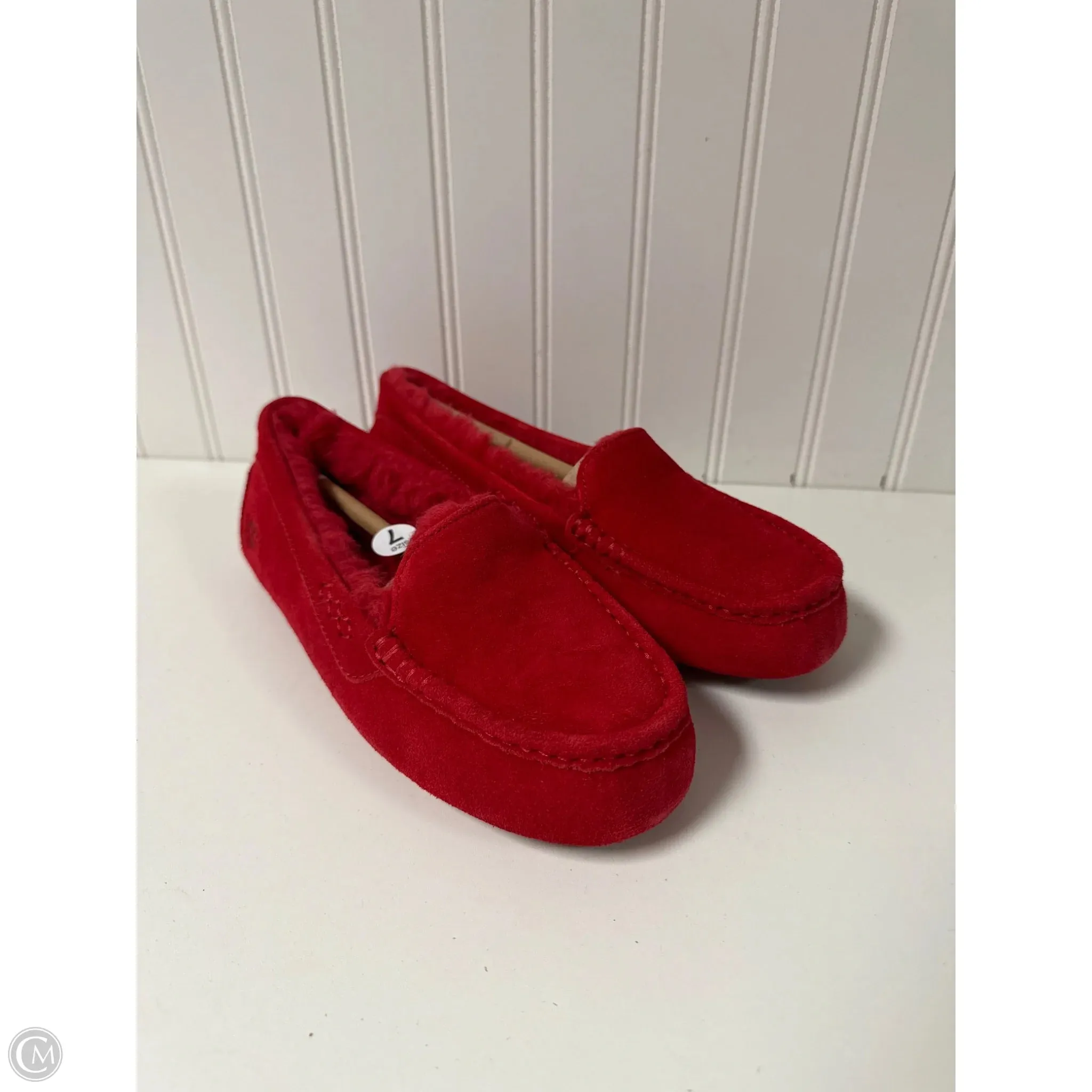 Lightweight Style Strap Shoes Designer By Ugg In Red, Size: 7