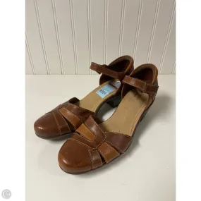 Light Grip Shoes Heels Block By Clarks In Brown, Size: 8.5