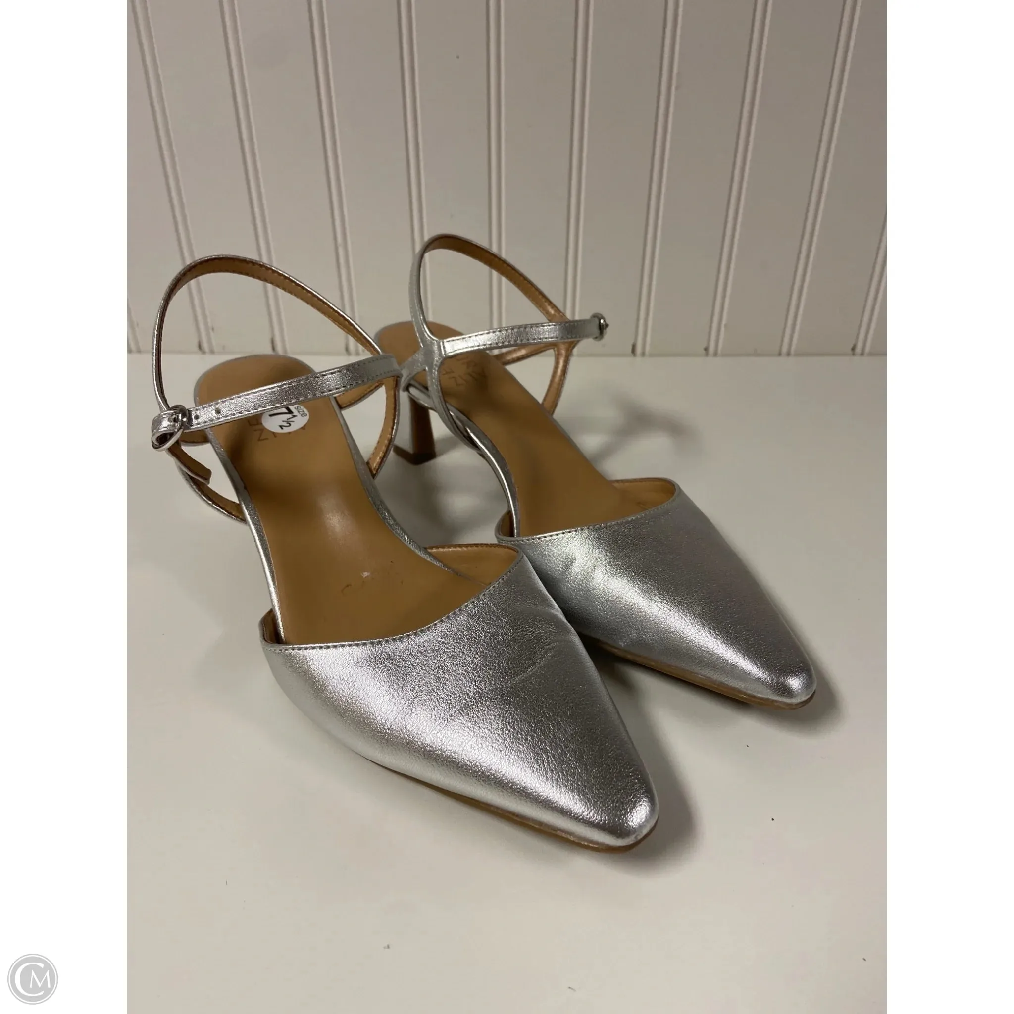 Subtle Detail Trendy Shoes Shoes Heels Kitten By Naturalizer In Silver, Size: 7.5