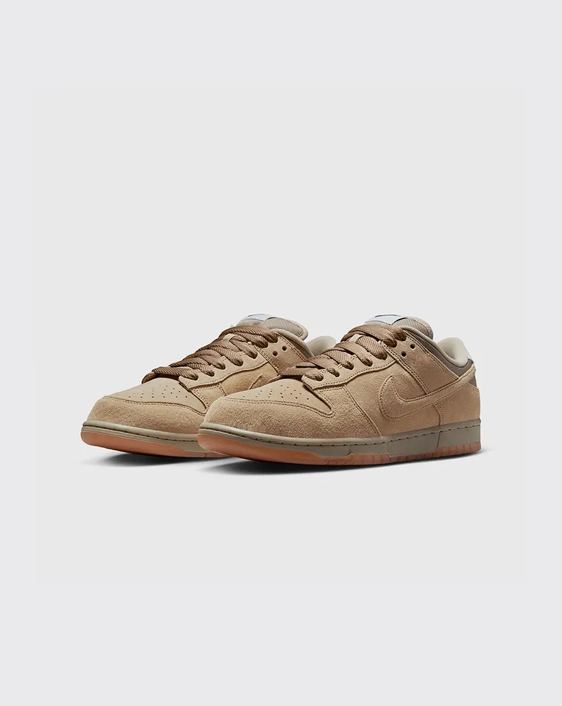 Plain look Walk Comfort Nike SB Dunk Low Pro B Shoe - Parachute Beige