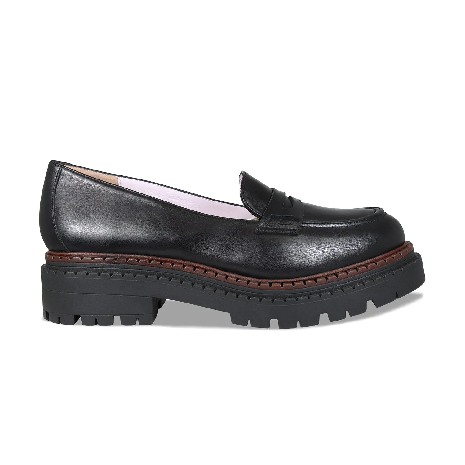 Timeless Edge Stable Form Trophy: Black Leather