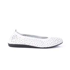 LILY White Mountain Walk Lesson Step