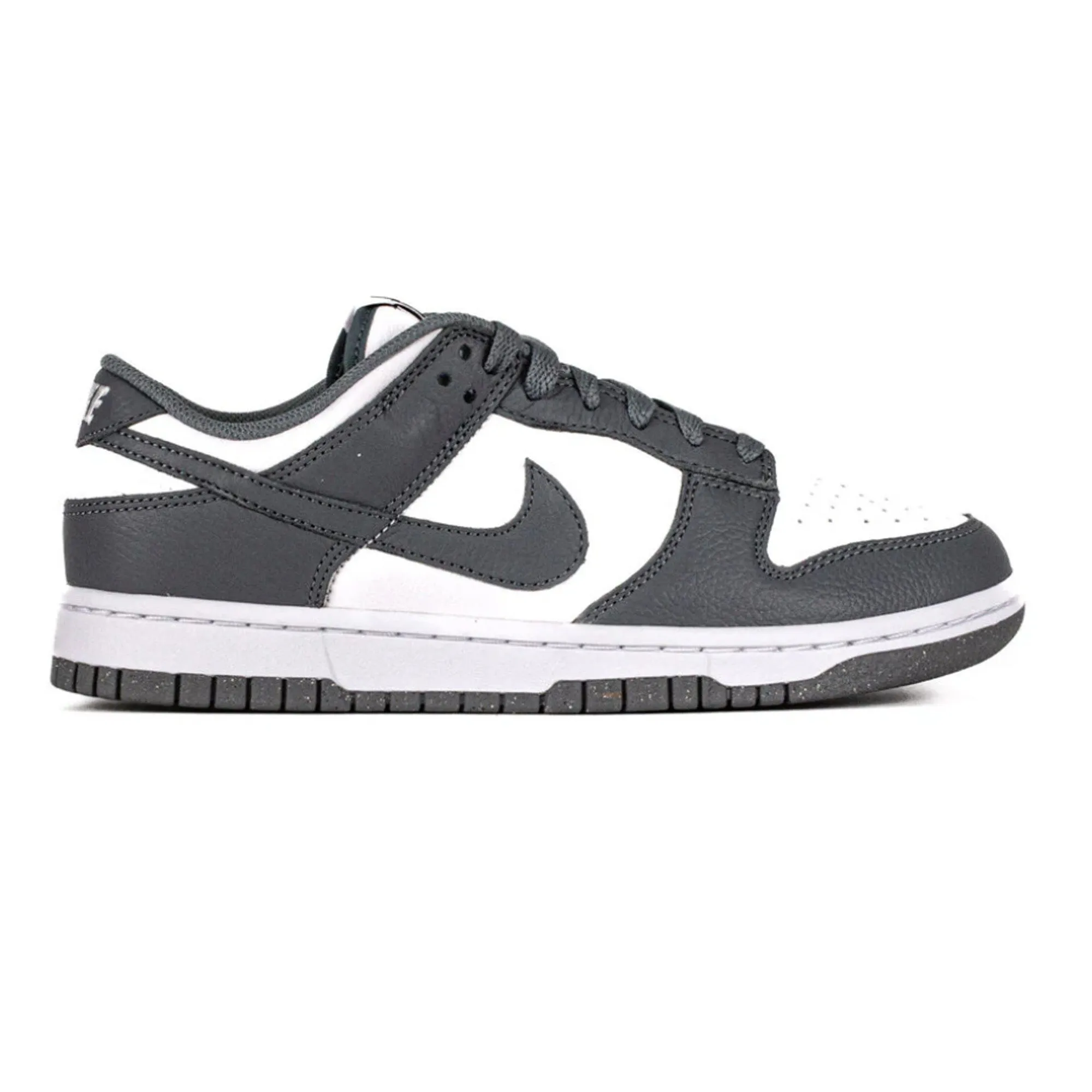 City Routine Flex grooves Nike Dunk Low By Pushas 'Grey' (2022)