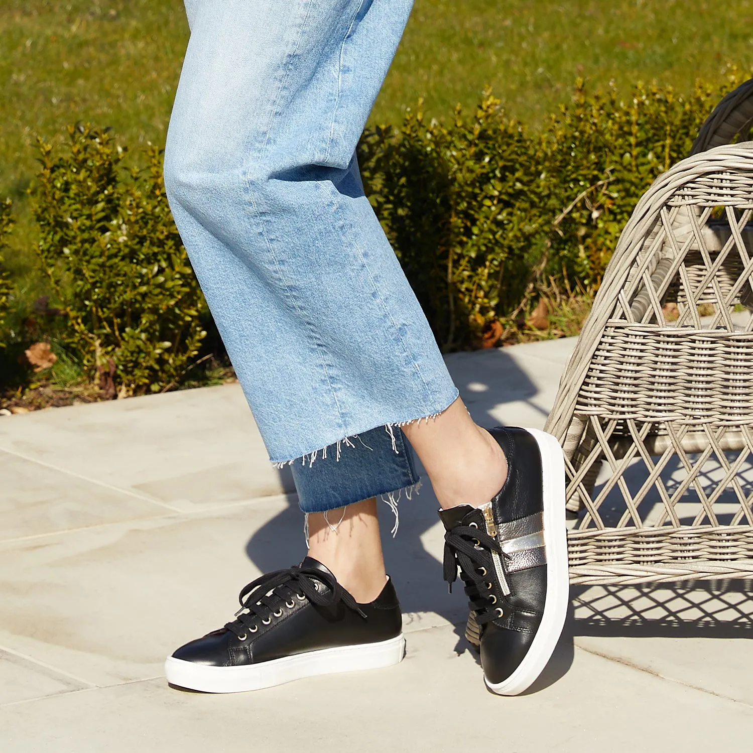 Freedom Move Clean Lines Sprint: Black Leather & Metallic