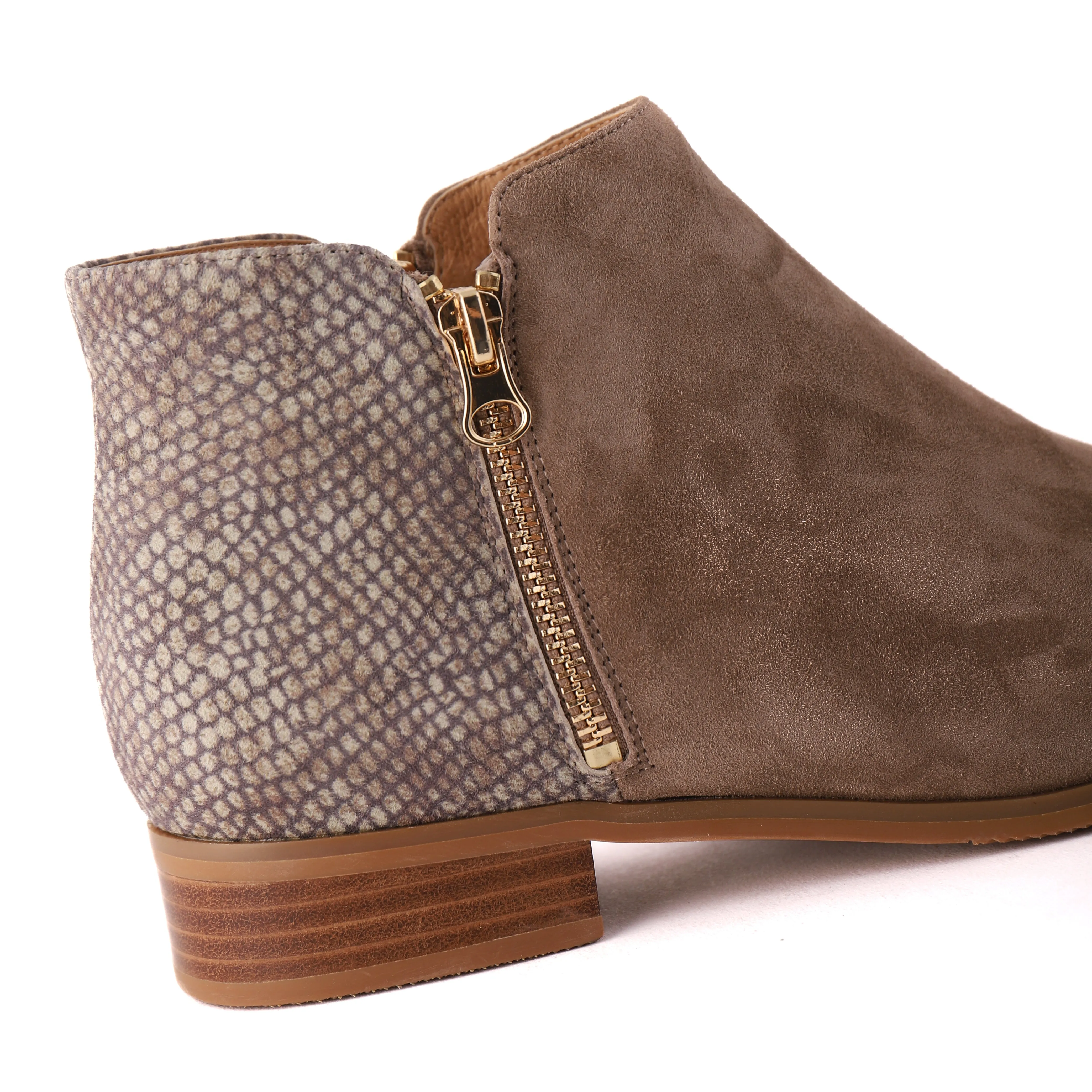 RIVER Taupe Suede/Snake Rubberized Tread Shock   Absorbing