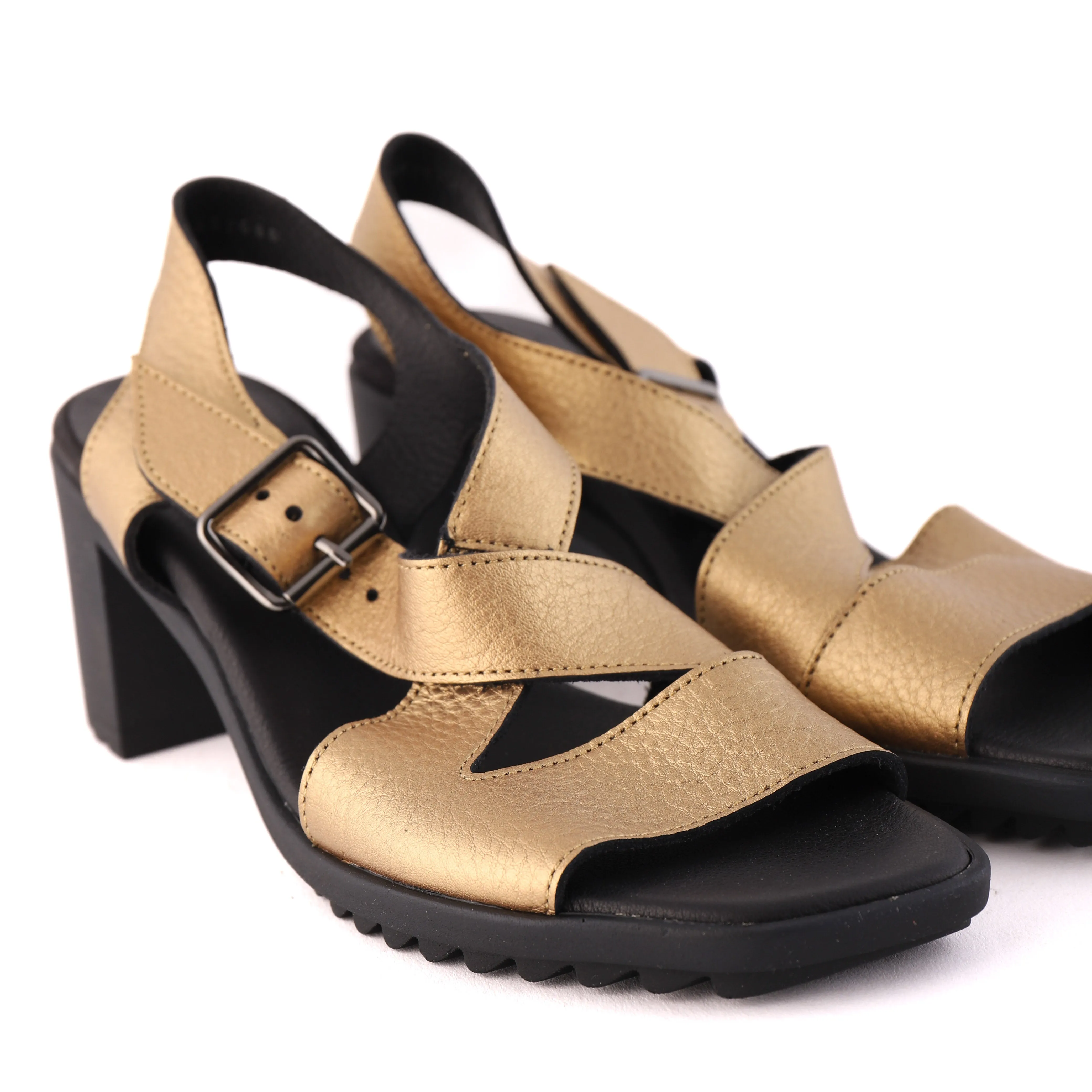 Closed Toe Design SHARAM Gold