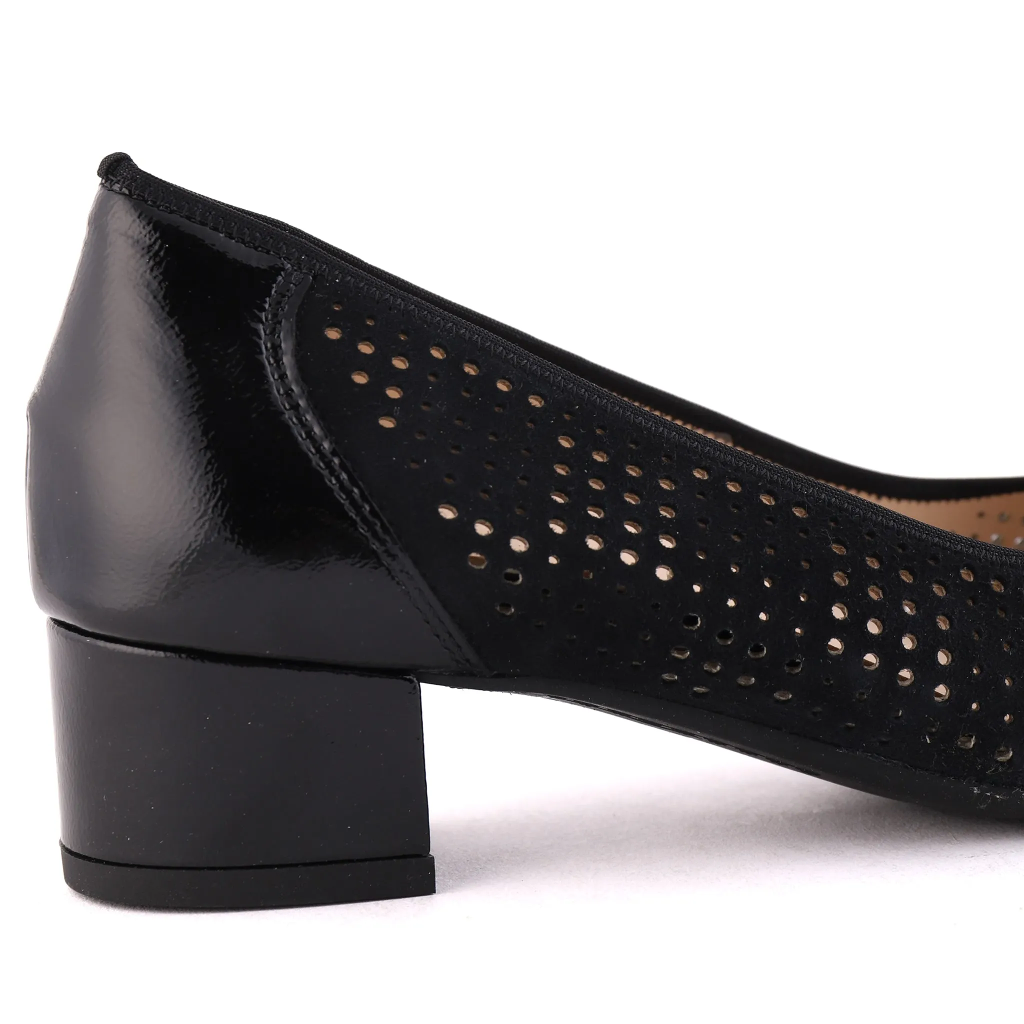 35827 Black Suede Elastic Fit Park Game