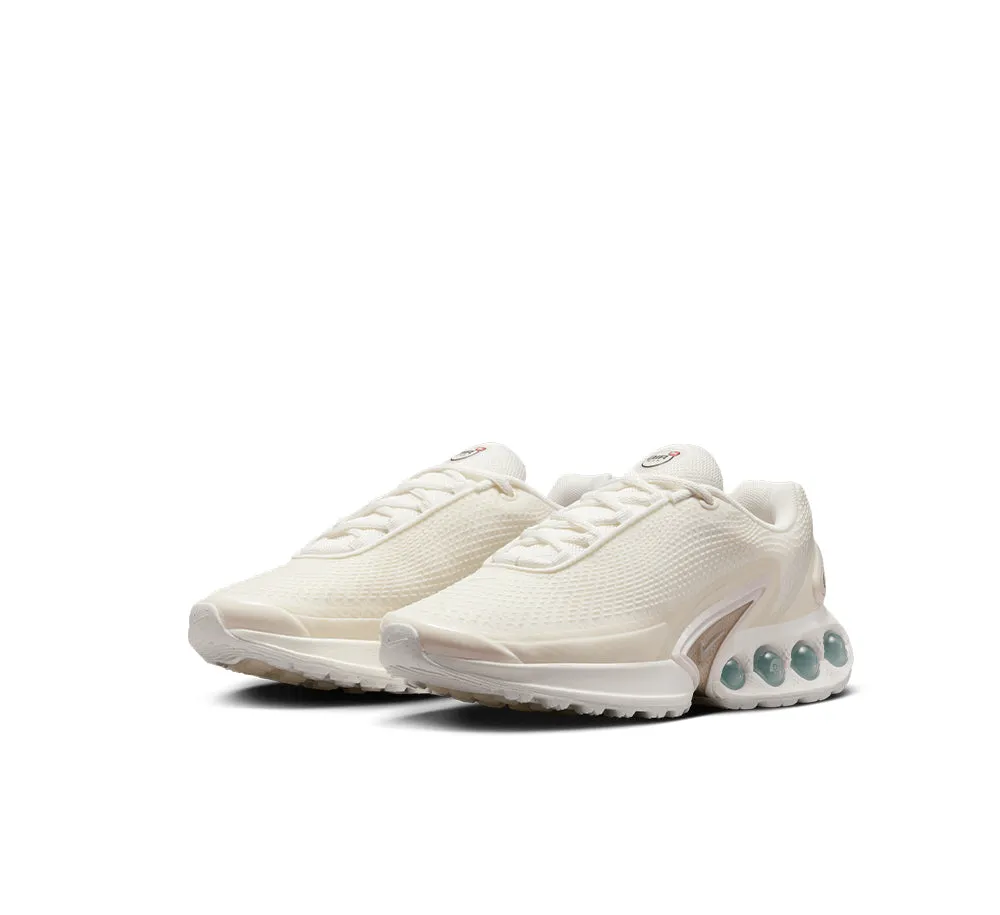 Women's Nike Air Max DN SE hook and loop closure